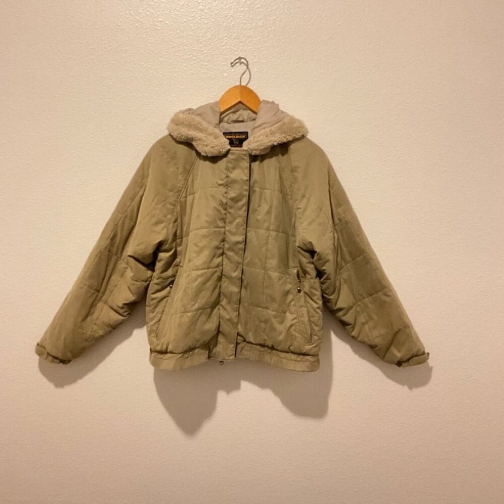 Vintage Woolrich Women’s Sand Color Jacket Sz Medium Cozy Weather Grunge